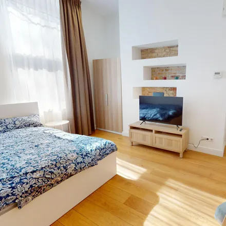 Rent this studio apartment on Pariser Straße 63 in 10719 Berlin, Germany