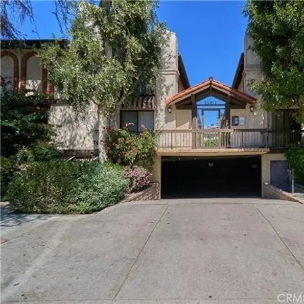 Image 3 - 10801 Whipple Street, Los Angeles, CA 91602, USA - Townhouse for rent