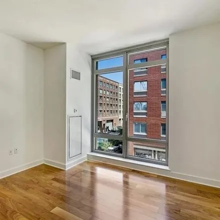 Image 4 - 2 Northside Piers Apt 3s, Brooklyn, New York, 11249 - Condo for rent