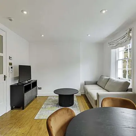 Image 3 - 40-44 Newman Street, East Marylebone, London, W1T 1AR, United Kingdom - Apartment for rent