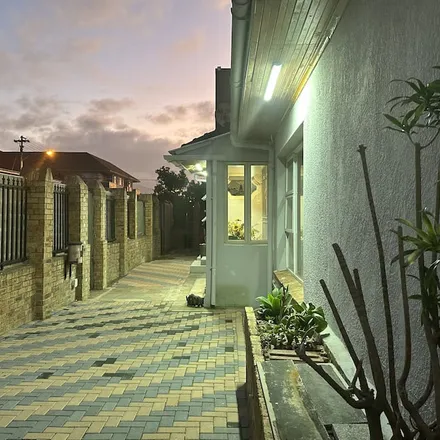 Image 5 - 19 Van Riebeeck St - House for rent