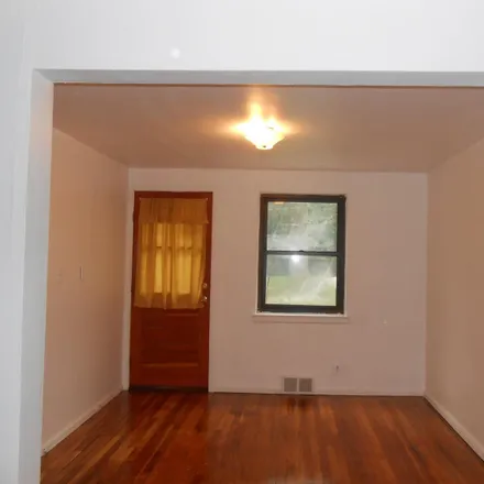 Image 2 - 209 Newman Street, Jefferson Park, Metuchen, NJ 08840, USA - Townhouse for rent