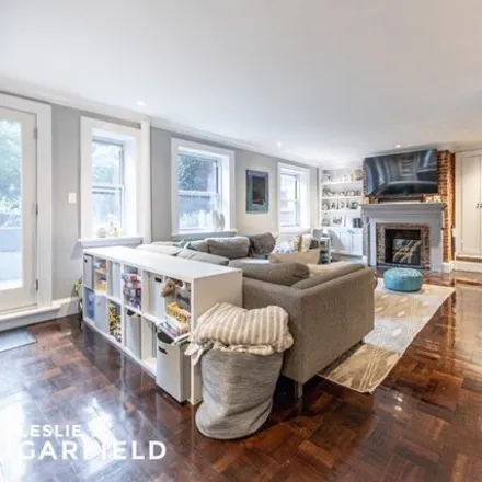 Image 2 - 248 East 32nd Street, New York, NY 10016, USA - Townhouse for sale