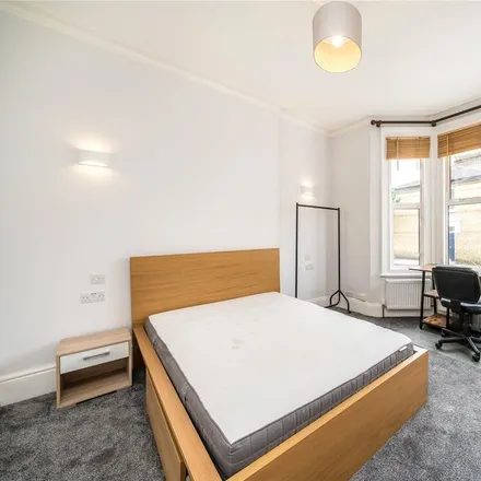 Image 3 - Homestead Road, London, SW6 7DB, United Kingdom - Apartment for rent