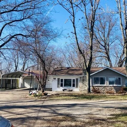Buy this 3 bed house on 25052 Prophet Road in Whiteside County, IL 61071