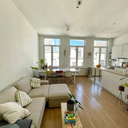 Rent this 3 bed apartment on Rue de la Tulipe - Tulpstraat 21 in 1050 Ixelles - Elsene, Belgium