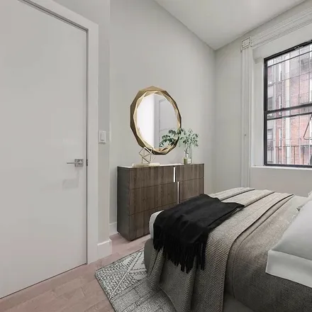 Image 3 - 20 Saint Marks Place, New York, NY 10003, USA - Apartment for rent