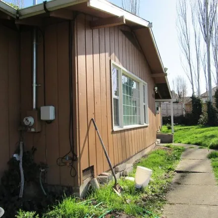 Buy this 3 bed house on 3522 Cedar Links Drive in Medford, OR 97504