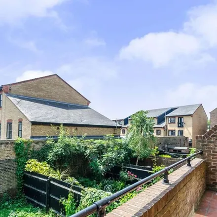Rent this 3 bed townhouse on Plymouth Wharf in Cubitt Town, London