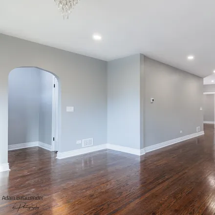 Image 3 - 5505 North Parkside Avenue, Chicago, IL 60646, USA - House for sale
