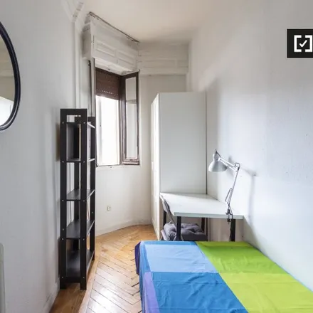 Rent this 9 bed room on Simply City in Calle de Vallehermoso, 12
