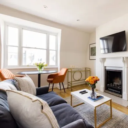 Rent this 2 bed apartment on 90 Munster Road in London, SW6 5RA