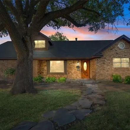 Buy this 5 bed house on 5601 Morley Avenue in Fort Worth, TX 76133