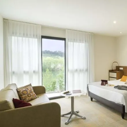 Rent this 3 bed apartment on 84 Quai Joseph Gillet in 69004 Lyon 4e Arrondissement, France