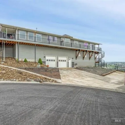 Buy this 4 bed house on 598 Crestline Circle Court in Lewiston, ID 83501