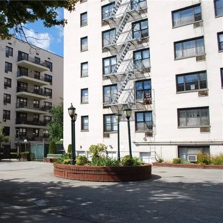 Image 1 - 3080 Voorhies Avenue, New York, NY 11235, USA - Condo for sale
