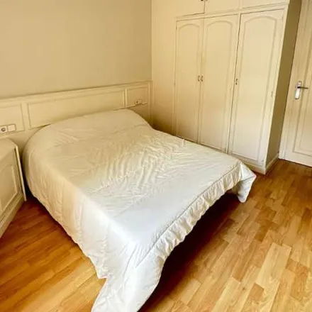 Rent this 5 bed apartment on Carrer del Trinquet in 16, 08034 Barcelona