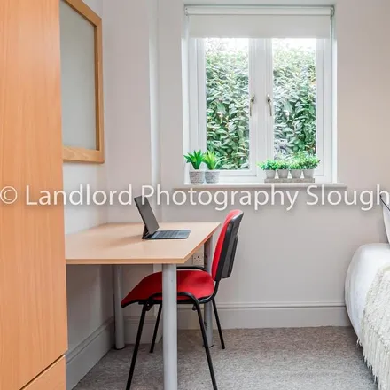 Rent this 1 bed room on 61 Broomfield in Guildford, GU2 8LH