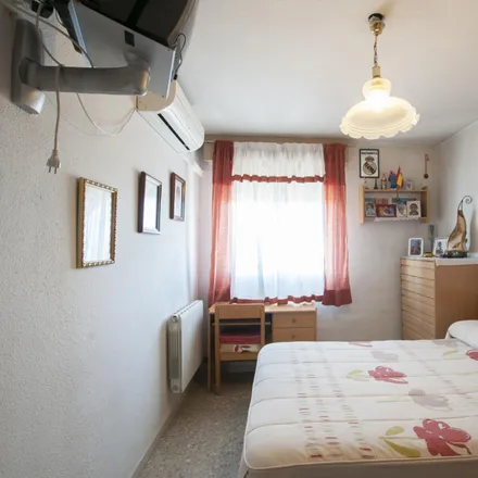 Rent this 3 bed room on Madrid in Calle de Ramón Pérez de Ayala, 154