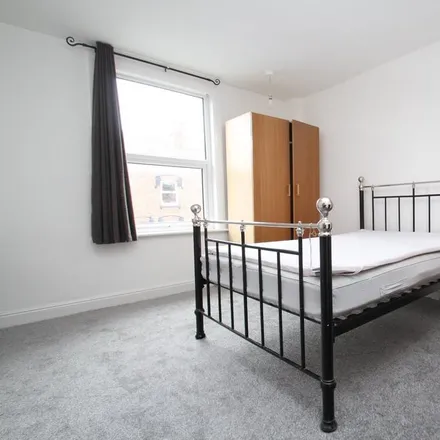 Image 5 - Methley Mount, Leeds, LS7 3NG, United Kingdom - Townhouse for rent