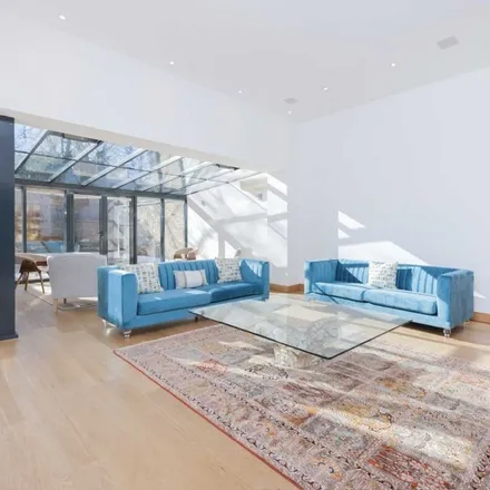 Rent this 4 bed apartment on Holland Park in Holland Park Avenue, London