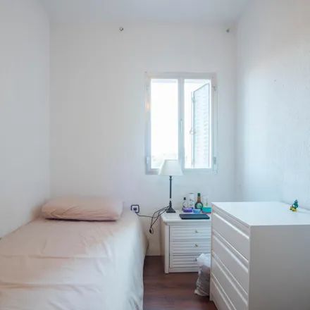 Rent this 4 bed room on Madrid in Calle de Arzúa, 28033 Madrid
