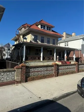 Image 2 - 3735 Neptune Avenue, New York, NY 11224, USA - House for sale