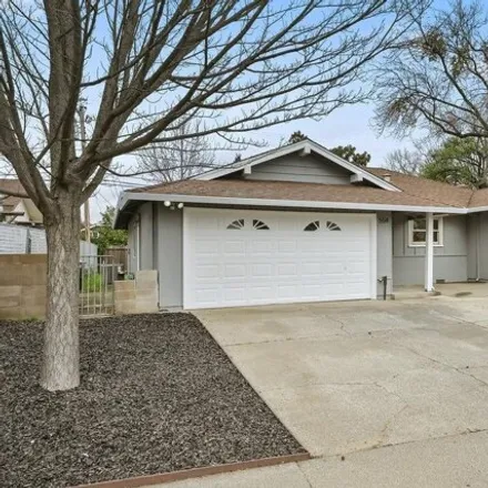 Buy this 3 bed house on 554 Buckeye Street in Vacaville, CA 95688