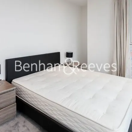 Image 6 - Dickens Street, London, SW8 3EQ, United Kingdom - Apartment for rent