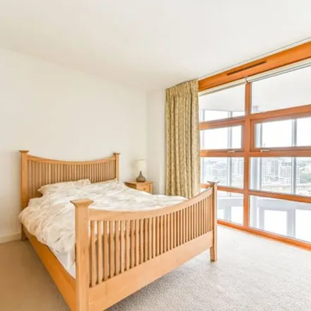 Image 5 - Falcon Wharf, 34 Lombard Road, London, SW11 3RY, United Kingdom - Apartment for rent