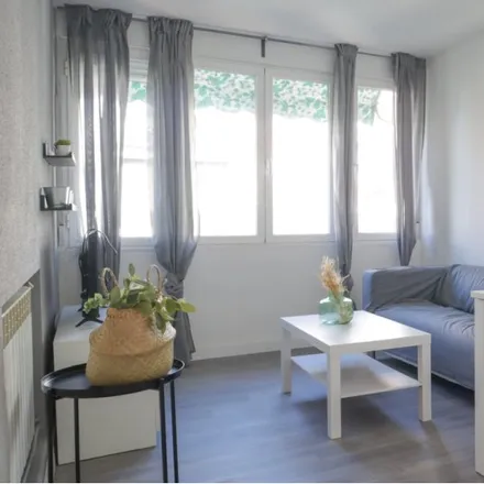 Rent this 3 bed apartment on Calle de Claudio Sánchez Albornoz in 40, 28024 Madrid