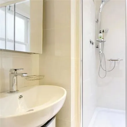 Image 5 - 227 Sussex Gardens, London, W2 2RL, United Kingdom - Apartment for sale