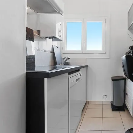 Rent this 2 bed apartment on Saint-Raphaël in Avenue Victor Hugo, 83700 Saint-Raphaël
