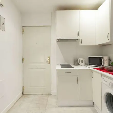 Image 8 - Calle de Doña Urraca, 26, 28011 Madrid, Spain - Apartment for rent