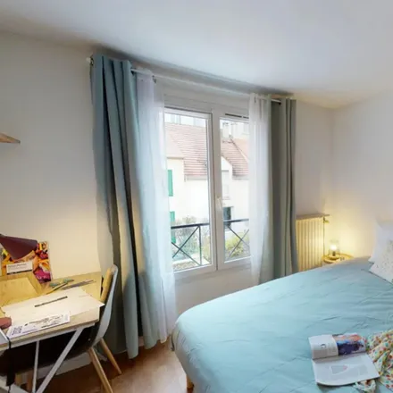 Rent this 5 bed room on 33 Rue Gustave Caillebotte in 92600 Asnières-sur-Seine, France