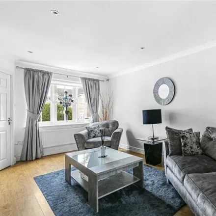 Image 3 - Cheriton Close, London, EN4 9TX, United Kingdom - House for sale