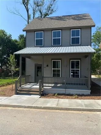 Buy this 3 bed house on 322 East 11th Street in Fayetteville, AR 72701
