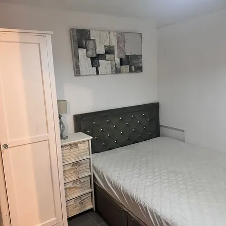 Rent this 1 bed apartment on 294 Wanstead Park Road in London, IG1 3TU