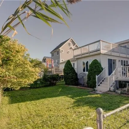 Buy this 5 bed house on 105 Jupiter Point Road in Groton, CT 06340