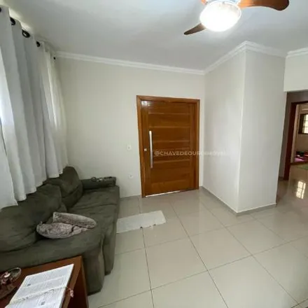 Buy this 3 bed house on Rua João Sabino Silva in Oneida Mendes, Uberaba - MG