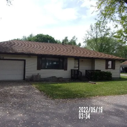 Buy this 3 bed house on 1005 East Water Street in Pontiac, IL 61764