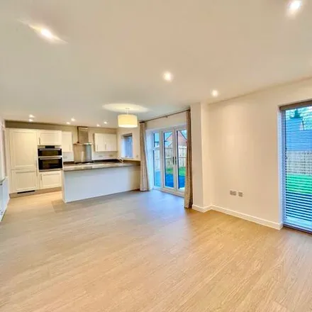 Rent this 4 bed house on Cranbrook Rise in London, IG1 3QH