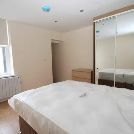 Rent this 2 bed apartment on 70 North Road in Cardiff, CF10 3DZ