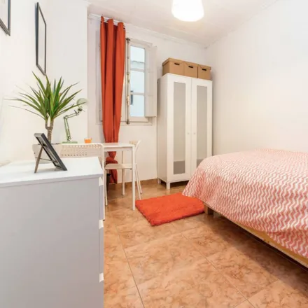 Rent this 5 bed room on Carrer de Cuba in 79, 46006 Valencia