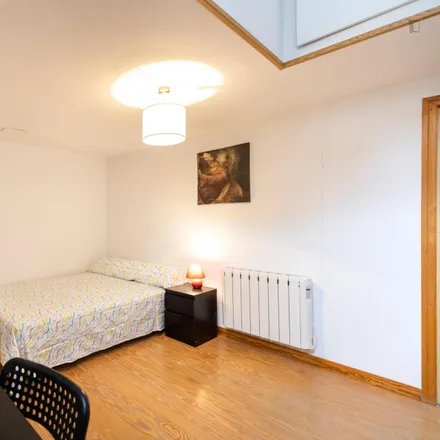 Rent this 6 bed room on Gafas Galore in Calle de la Luna, 19