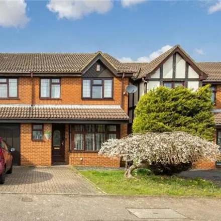Buy this 4 bed house on Rowington Close in Luton, LU2 9TZ