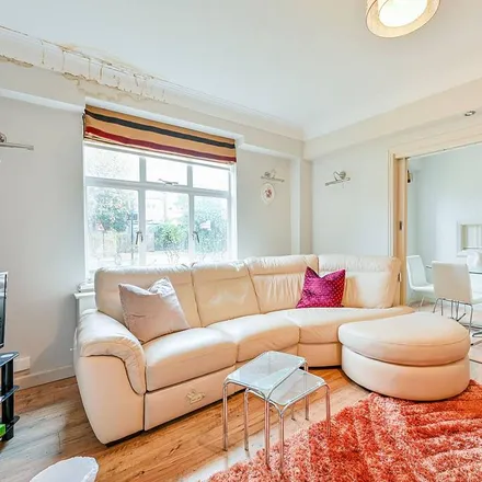 Image 2 - Marlborough Road, Wellesley Road, Strand-on-the-Green, London, W4 4HG, United Kingdom - Apartment for rent