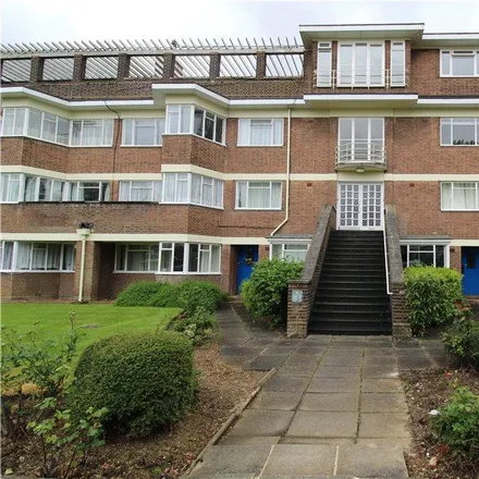 Rent this 3 bed apartment on Hanger Court in London, W5 3ER