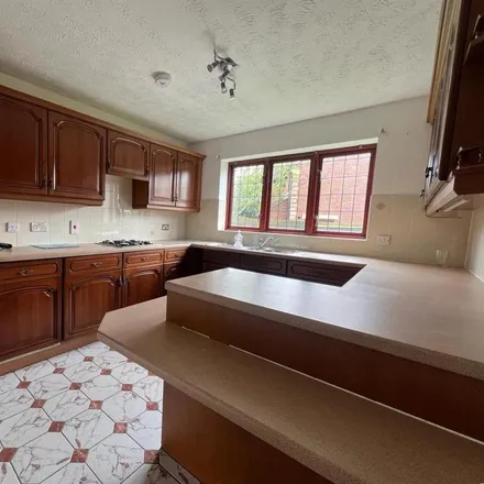Image 4 - 14 Broadwells Crescent, Coventry, CV4 8JD, United Kingdom - House for rent