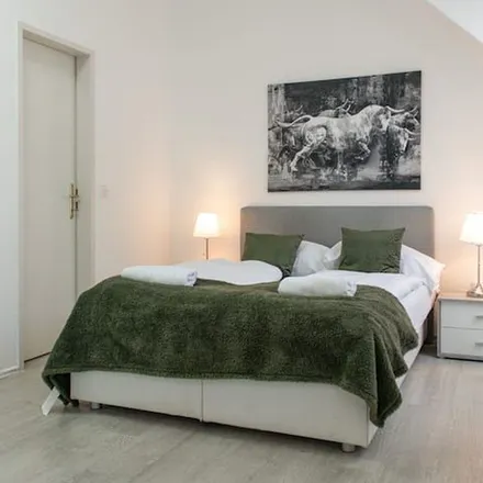 Rent this 3 bed apartment on Stanislausgasse 7 in 1030 Vienna, Austria